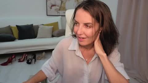 Beylly online show from September 11, 2025, 4:18 pm