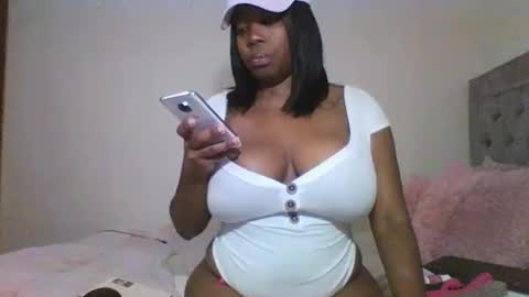 Snapshot of _bigtits chatting on April 5, 2026, 2:20 am _bigtits online show from April 5, 2026, 2:20 am