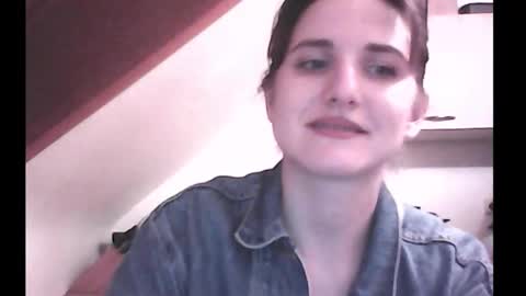 _biscotti_ online show from September 9, 2025, 6:51 pm