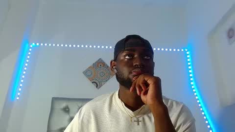 Andrew online show from November 21, 2025, 7:01 pm