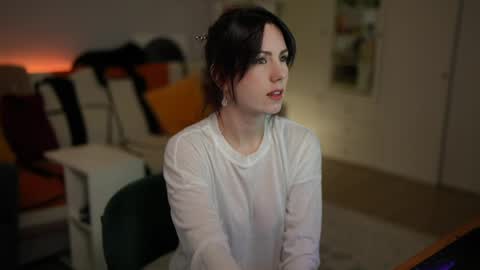 Lili online show from May 5, 2026, 7:16 am