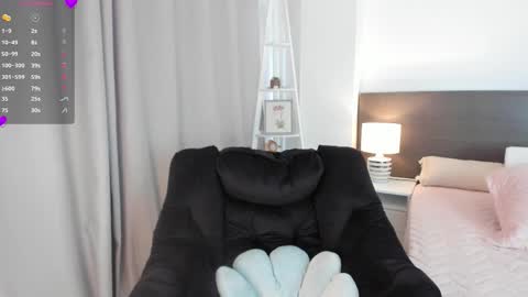 Snapshot of _bleuelune chatting on October 27, 2025, 3:05 pm Mary online show from October 27, 2025, 3:05 pm