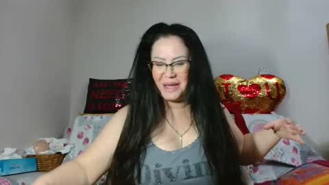Snapshot of _blue__butterfly_ chatting on December 3, 2024, 9:56 pm KHALEESI online show from December 3, 2024, 9:56 pm