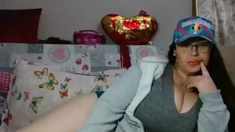 Snapshot of _blue__butterfly_ chatting on December 8, 2024, 2:39 am KHALEESI online show from December 8, 2024, 2:39 am