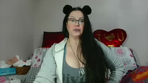 Snapshot of _blue__butterfly_ chatting on December 15, 2024, 8:36 pm KHALEESI online show from December 15, 2024, 8:36 pm