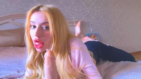 Snapshot of _bunnydollstella_ chatting on September 30, 2025, 6:07 am Stella online show from September 30, 2025, 6:07 am