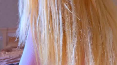 Snapshot of _bunnydollstella_ chatting on October 8, 2025, 6:55 am Stella online show from October 8, 2025, 6:55 am