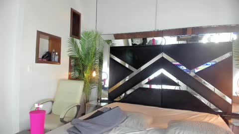 Snapshot of _candy_sweet chatting on October 20, 2025, 5:57 pm Candy online show from October 20, 2025, 5:57 pm