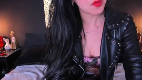 Snapshot of _caro_lyne_ chatting on December 23, 2024, 6:16 pm Carolina online show from December 23, 2024, 6:16 pm