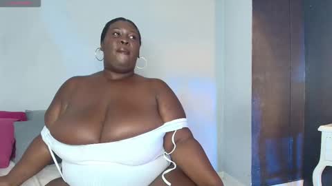 Snapshot of _carolinagomez chatting on October 15, 2025, 7:03 pm Caro. online show from October 15, 2025, 7:03 pm