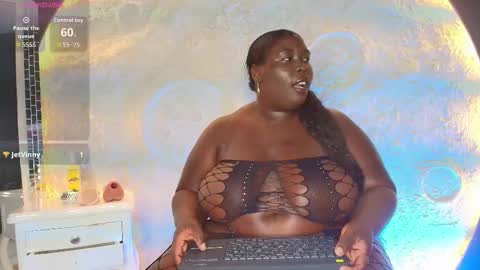 Snapshot of _carolinagomez chatting on October 17, 2025, 8:22 pm Caro. online show from October 17, 2025, 8:22 pm