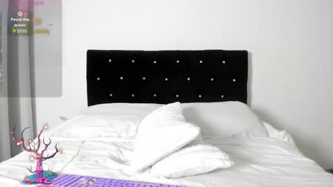 Bella  online show from October 17, 2025, 9:17 pm