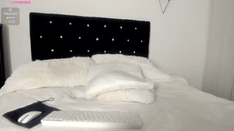 Bella  online show from June 16, 2026, 10:12 pm