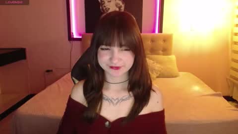 _charlotte_collins_ online show from December 15, 2025, 1:59 pm