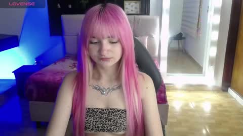 _charlotte_collins_ online show from May 5, 2026, 3:53 pm