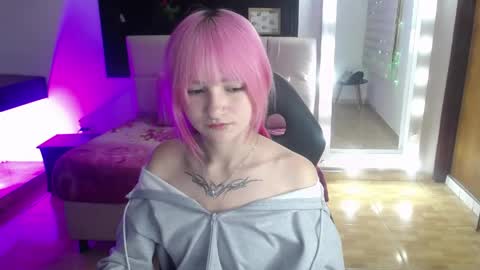 _charlotte_collins_ online show from May 7, 2026, 3:50 pm