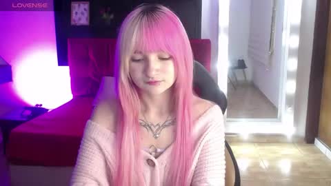 _charlotte_collins_ online show from June 3, 2026, 3:39 pm