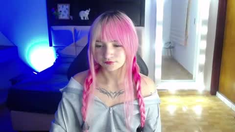 _charlotte_collins_ online show from June 17, 2026, 3:46 pm