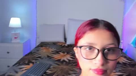 Snapshot of _cherry_fox chatting on April 21, 2026, 12:00 pm _cherry_fox online show from April 21, 2026, 12:00 pm