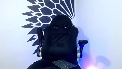 Snapshot of _christopher_dennis_ chatting on February 6, 2025, 3:48 am CRIS online show from February 6, 2025, 3:48 am