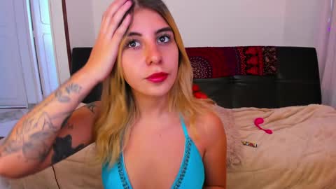 Snapshot of _cloe_1 chatting on January 23, 2025, 4:59 pm Chloe online show from January 23, 2025, 4:59 pm