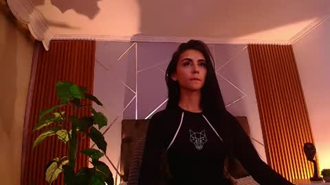 Snapshot of _coraliinee_ chatting on April 15, 2026, 6:31 am Coraline online show from April 15, 2026, 6:31 am