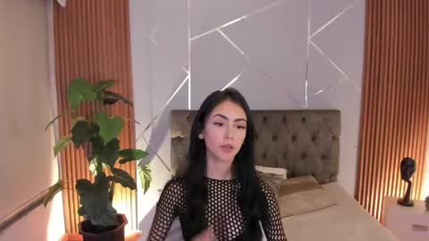 Snapshot of _coraliinee_ chatting on April 25, 2026, 3:20 am Coraline online show from April 25, 2026, 3:20 am