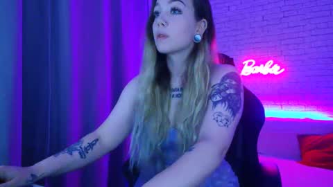 Nica online show from December 3, 2025, 6:32 am