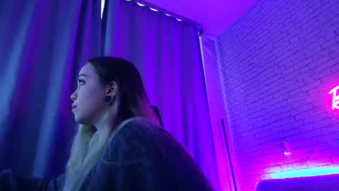 Nica online show from December 5, 2025, 5:27 am