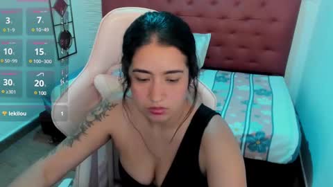 _cristal_smith_ online show from February 19, 2025, 6:00 pm