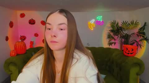 Erika online show from October 29, 2025, 1:35 pm