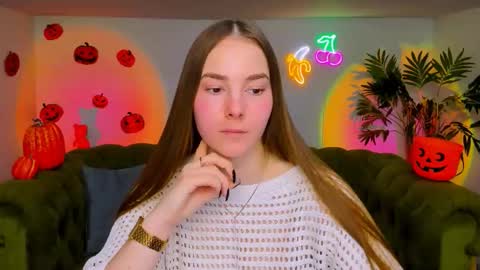 Erika online show from November 5, 2025, 1:44 pm