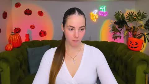 Erika online show from November 7, 2025, 1:55 pm