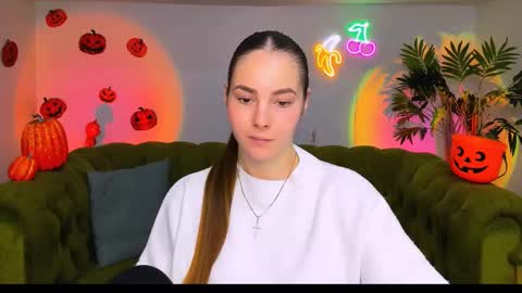 Erika online show from November 8, 2025, 6:24 am