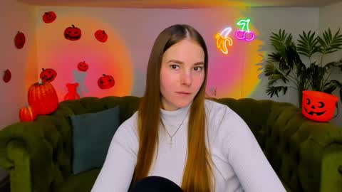 Erika online show from November 12, 2025, 2:06 pm