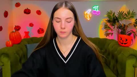 Erika online show from November 13, 2025, 6:23 am