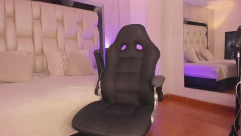     online show from October 29, 2025, 7:59 pm