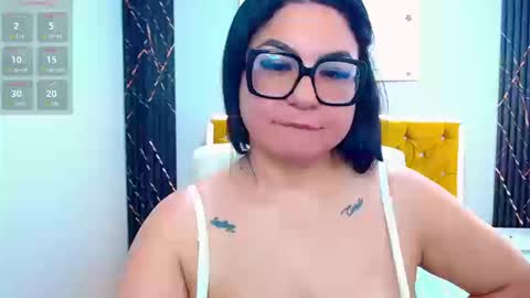 Snapshot of _curvy_mature_ chatting on January 19, 2026, 4:00 pm _curvy_mature_ online show from January 19, 2026, 4:00 pm