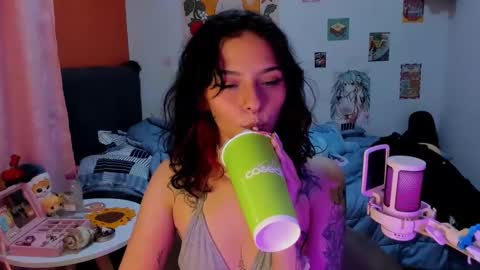 Snapshot of _dayanne_ chatting on December 8, 2024, 11:19 pm Pao online show from December 8, 2024, 11:19 pm