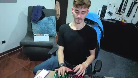 Snapshot of _delacruz911_ chatting on March 24, 2026, 8:25 pm delacruz online show from March 24, 2026, 8:25 pm