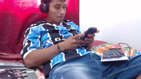 _duvan_123 online show from December 18, 2025, 6:47 pm