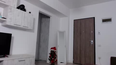 Snapshot of _dylangreen chatting on December 21, 2024, 9:01 am Dylan online show from December 21, 2024, 9:01 am