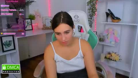 Snapshot of _eliizabeth__ chatting on October 26, 2025, 11:31 pm Lizzy  online show from October 26, 2025, 11:31 pm