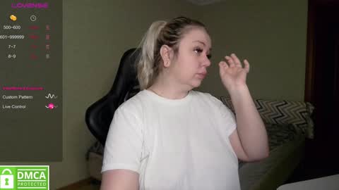 Snapshot of _elven_dreams__ chatting on January 20, 2025, 3:37 am chloue and Gretta online show from January 20, 2025, 3:37 am