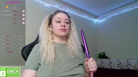 Snapshot of _elven_dreams__ chatting on February 11, 2025, 7:54 am chloue and Gretta online show from February 11, 2025, 7:54 am