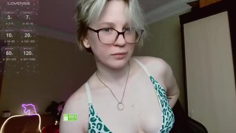Snapshot of _elven_dreams__ chatting on March 28, 2026, 7:24 pm chloue and Gretta online show from March 28, 2026, 7:24 pm