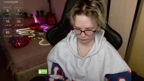 Snapshot of _elven_dreams__ chatting on April 5, 2026, 5:21 pm chloue and Gretta online show from April 5, 2026, 5:21 pm