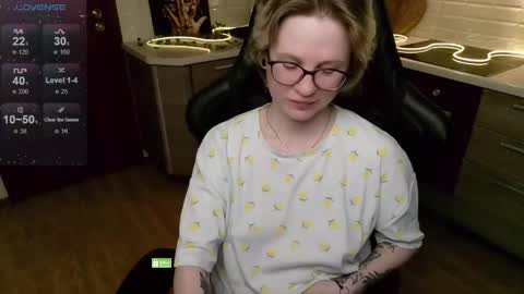 Snapshot of _elven_dreams__ chatting on May 21, 2026, 6:59 pm chloue and Gretta online show from May 21, 2026, 6:59 pm