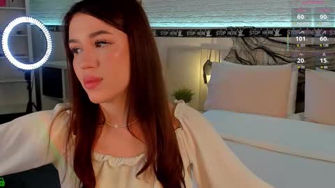 Snapshot of _emiliaa_ chatting on October 19, 2025, 3:29 am Milana online show from October 19, 2025, 3:29 am