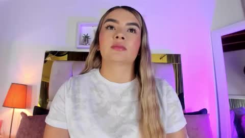 Isabella online show from October 8, 2025, 12:03 pm